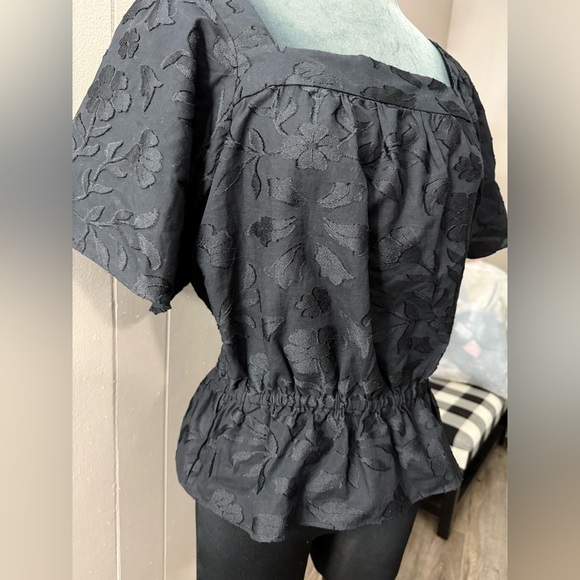 Ann Taylor • 3D Floral Flutter Sleeve Peplum Top - Picture 8 of 9